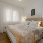 Luxusapartment Mit Moskitonetzen, Gutem Restaurant Ums Eck, Wifi, Liegen