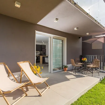 Luxusapartment Mit Moskitonetzen, Gutem Restaurant Ums Eck, Wifi, Liegen *