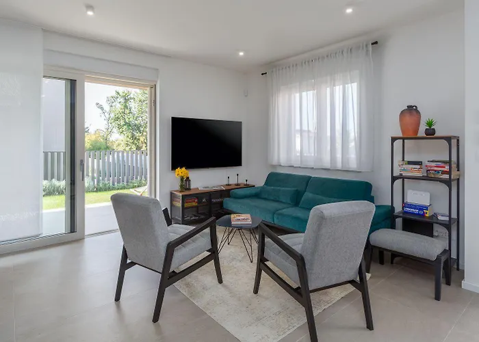 Luxusapartment Mit Moskitonetzen, Gutem Restaurant Ums Eck, Wifi, Liegen Apartment Poreč