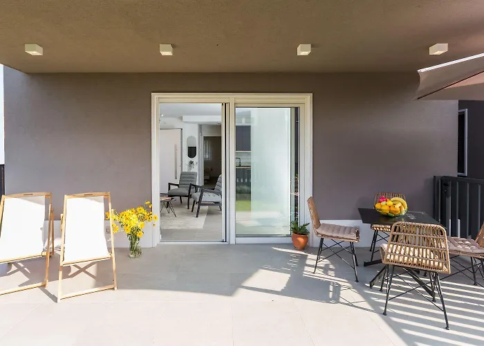 Luxusapartment Mit Moskitonetzen, Gutem Restaurant Ums Eck, Wifi, Liegen Apartment Poreč