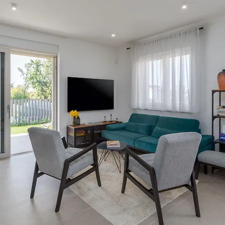 Luxusapartment Mit Moskitonetzen, Gutem Restaurant Ums Eck, Wifi, Liegen Lejlighed Poreč