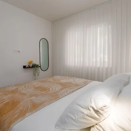 Luxusapartment Mit Moskitonetzen, Gutem Restaurant Ums Eck, Wifi, Liegen Daire