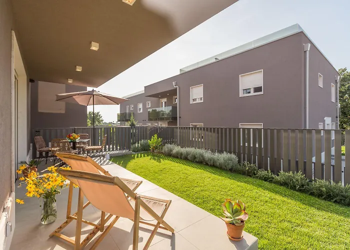 Luxusapartment Mit Moskitonetzen, Gutem Restaurant Ums Eck, Wifi, Liegen Poreč