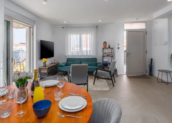 Luxusapartment Mit Moskitonetzen, Gutem Restaurant Ums Eck, Wifi, Liegen Daire *