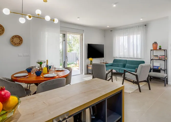 Luxusapartment Mit Moskitonetzen, Gutem Restaurant Ums Eck, Wifi, Liegen * Poreč