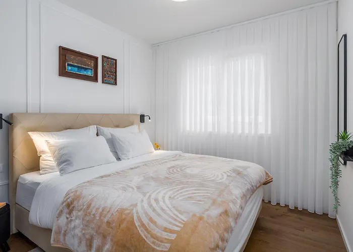 Luxusapartment Mit Moskitonetzen, Gutem Restaurant Ums Eck, Wifi, Liegen Daire *