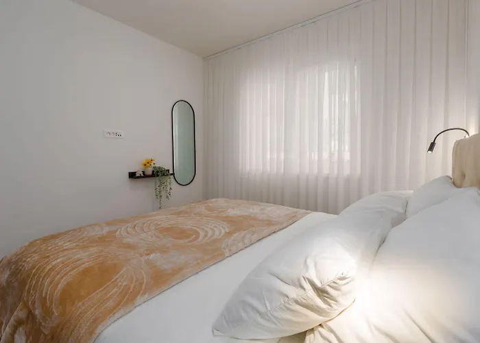 Luxusapartment Mit Moskitonetzen, Gutem Restaurant Ums Eck, Wifi, Liegen Daire