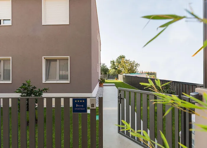 Luxusapartment Mit Moskitonetzen, Gutem Restaurant Ums Eck, Wifi, Liegen Daire *