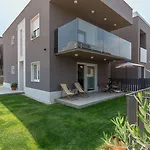Апартаменти Luxusapartment Mit Moskitonetzen, Gutem Restaurant Ums Eck, Wifi, Liegen