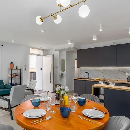 Luxusapartment Mit Moskitonetzen, Gutem Restaurant Ums Eck, Wifi, Liegen